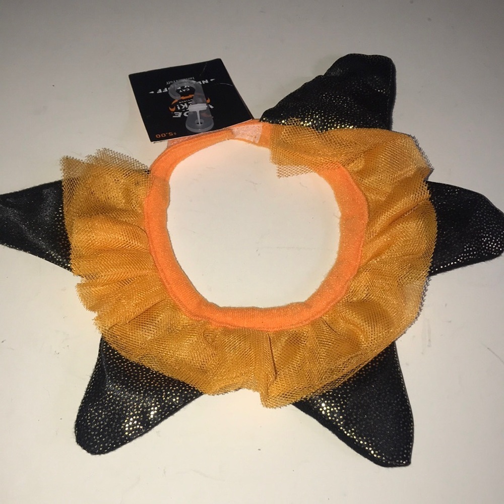 Cat’s Halloween Neck Ruffle